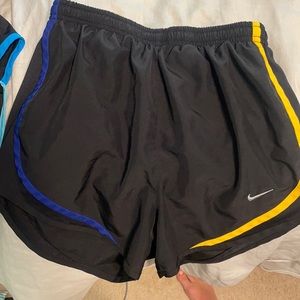 Nike women’s tempo short